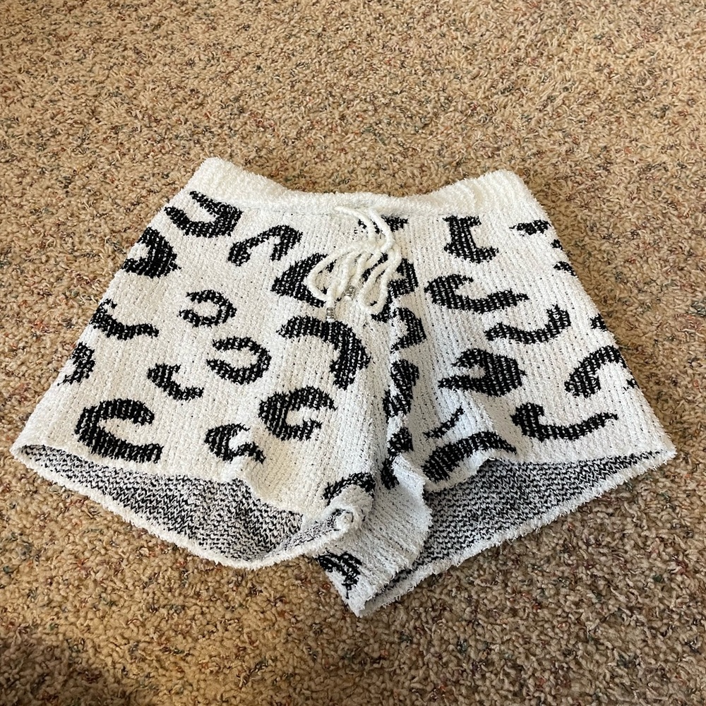 Stylish Black and White Knit Women's Shorts